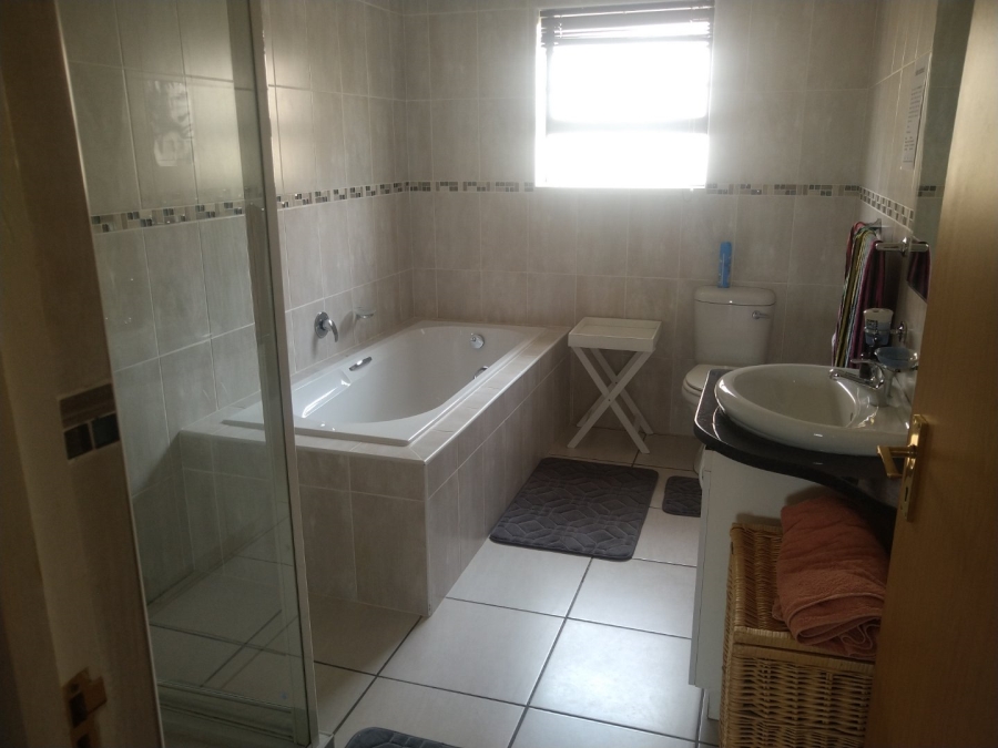 To Let 3 Bedroom Property for Rent in Reebok Western Cape